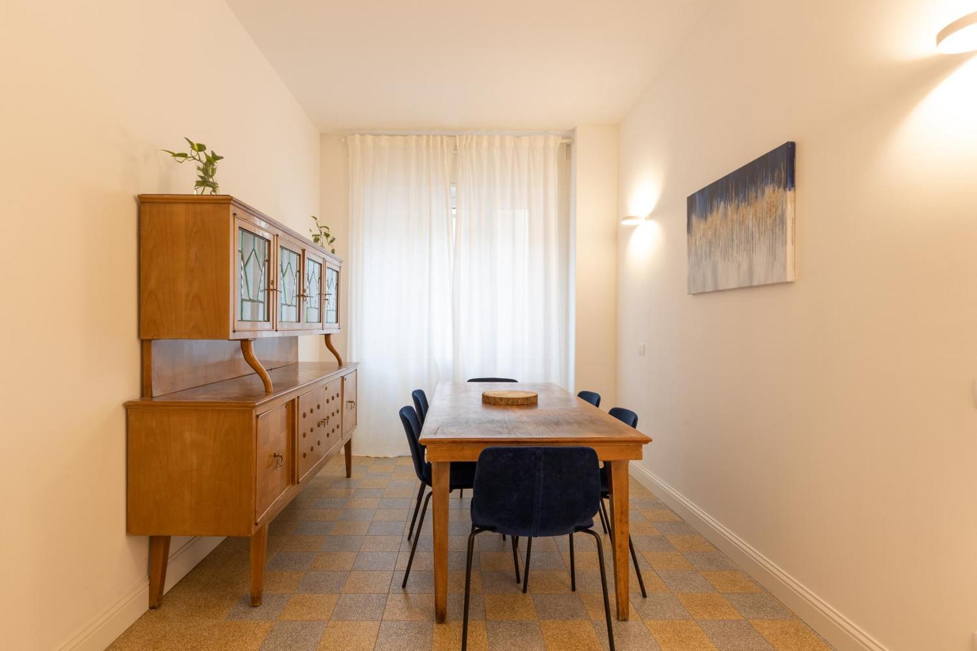 Appartamento K con 4 camere da letto, al secondo piano