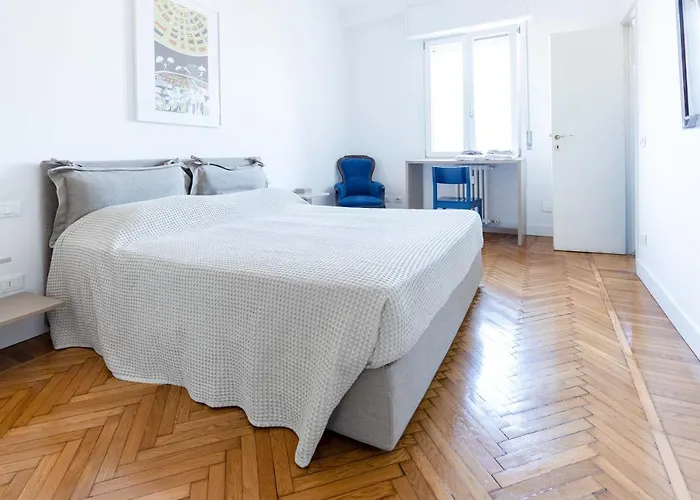 Flat 5 Min From Duomo With Park For Small Cars